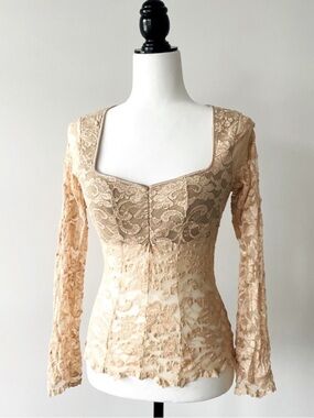 Papillon Blanc Beige Lace Scoop Neck Top